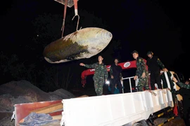 Phát hiện, xử lý quả bom nặng hơn 1,3 tấn ở gần cầu Long Biên