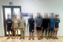 Nhóm đối tượng mang dao kiếm gây náo loạn đường, phố