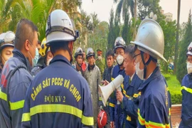 Kịp thời hướng dẫn nhiều người bị nạn trong vụ cháy phòng gom rác ở chung cư