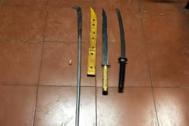 Tạm giữ hình sự nhóm đối tượng dùng hung khí đuổi đánh người dân