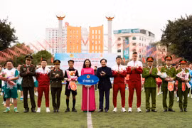 Giải bóng đá thắt chặt tình đoàn kết, rèn luyện sức khỏe cán bộ, chiến sỹ