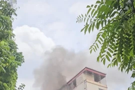 Xử lý nhanh đám cháy nhà dân lúc giữa trưa ở quận Cầu Giấy