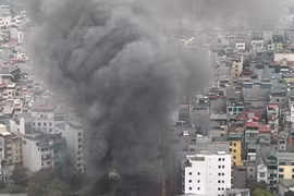 Xử lý nhanh đám cháy khu lán tạm tập kết vật liệu xây dựng