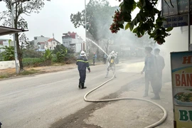 Tổ liên gia phòng cháy xử lý cháy giả định ở cửa hàng tạp hoá