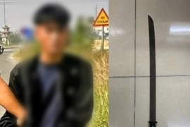 Khởi tố 2 đối tượng mang kiếm đi gây rối trật tự công cộng