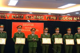 Khen thưởng nhiều cán bộ, chiến sỹ có thành tích trong công tác chữa cháy, cứu nạn