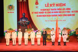 Lực lượng Kỹ thuật nghiệp vụ Công an nhân dân đón nhận Huân chương Chiến công hạng Nhì