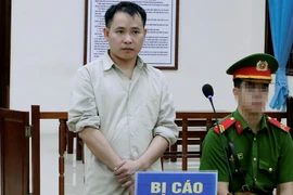 Phạt tù đối tượng cầm tiền của nhiều người để làm "sổ đỏ"