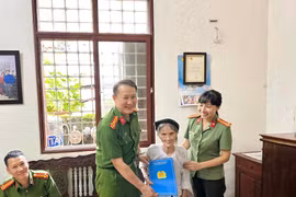 Thăm hỏi, tặng quà tri ân thân nhân liệt sỹ, thương, bệnh binh