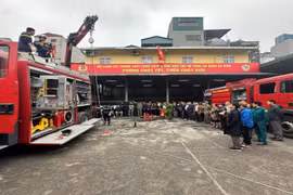 Trên 800 người tham gia trải nghiệm, thực hành kỹ năng chữa cháy, cứu nạn