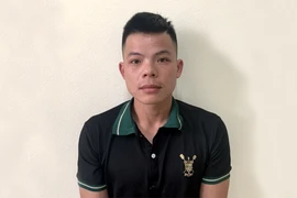 Đột nhập cửa hàng bán điện thoại di động trộm cắp 9 chiếc iPhone