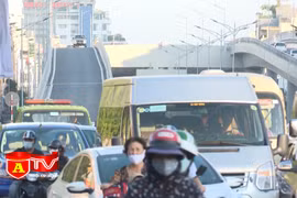 Cứ gặp tắc đường là quay đầu xe đi ngược chiều, văn hóa giao thông xấu xí của nhiều người