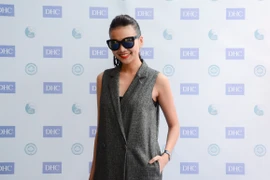 Đông đảo "sao" Việt chúc mừng "đứa con thứ 2" của nhà thơ Nguyễn Phong Việt