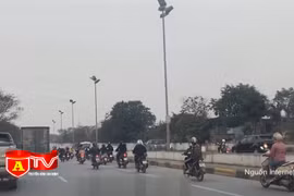 Lập tổ công tác đặc biệt xử lý xe máy đi vào làn ô tô trên Đại lộ Thăng Long