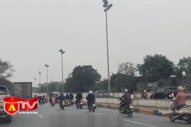 Lập tổ công tác đặc biệt xử lý xe máy đi vào làn ô tô trên Đại lộ Thăng Long