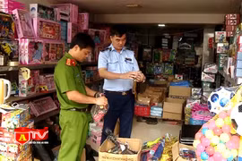 Tiềm ẩn nguy hiểm từ những món đồ chơi không rõ nguồn gốc