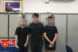 Chặn đường, dùng vũ khí để giải quyết mâu thuẫn 