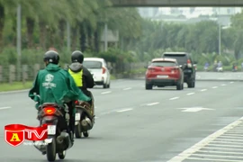 Xử lý hàng loạt trường hợp bất chấp nguy hiểm lưu thông xe máy trên cao tốc