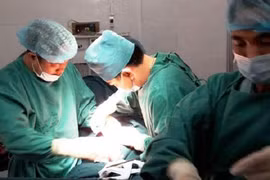 Truy bắt đối tượng đâm thủng ruột 2 thanh niên