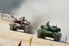 Trung Quốc "chơi trội", mong giành chiến thắng ở Tank Biathlon 2015