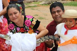  Mexico: Thị trưởng cưới cá sấu để cầu may