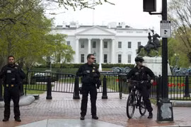 Mật vụ Mỹ nổ súng vào đối tượng có vũ trang gần Nhà Trắng