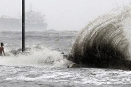 Động đất mạnh 7,4 độ richter gây cảnh báo sóng thần ở Philippines