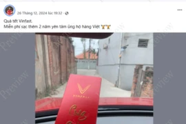 Tài xế chạy dịch vụ bằng xe điện ‘choáng’ vì món quà ‘siêu to khổng lồ’ của VinFast