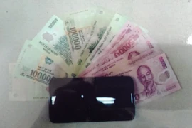  Đã "bùng tiền" mua dâm còn trộm cắp điện thoại, tống tiền gái bán dâm