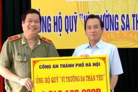 Ủng hộ gần 1.3 tỷ đồng Quỹ "Vì Trường Sa thân yêu"