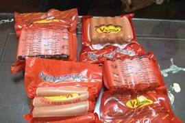 Hơn 2 tấn xúc xích nghi sử dụng phụ gia không đúng quy định