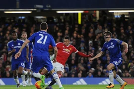 Chelsea và M.U chia điểm sau trận thư hùng