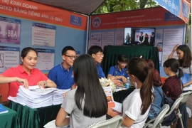 Sinh viên sốc vì học phí đại học tăng 30%