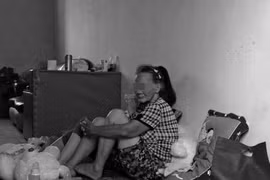 Thương tâm thiếu nữ 14 tuổi hoảng loạn vì bị 12 thanh thiếu niên hiếp dâm tập thể