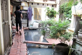 Sống chung với…nước cống ngay giữa Thủ đô
