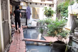 Sống chung với…nước cống ngay giữa Thủ đô