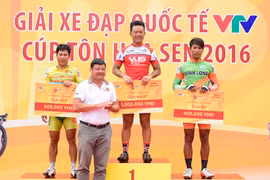 Tay đua Lê Văn Duẩn đoạt hat-trick giải thưởng tại chặng 6