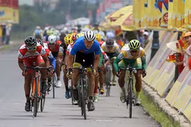 Tay đua người Pháp vượt lên "xé" áo vàng của Quảng Văn Cường