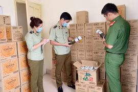 Thuê ký túc xá làm nơi chứa rượu lậu, mỹ phẩm, thực phẩm chức năng 