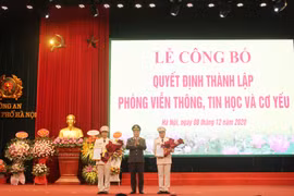 Công bố quyết định thành lập Phòng Viễn thông tin học và cơ yếu CATP Hà Nội