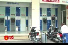 Cảnh giác thủ đoạn lừa đảo chuyển tiền hộ tại cây ATM