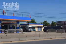 Lưới chống lóa trên QL 1A bị tháo dỡ, gây mất an toàn giao thông