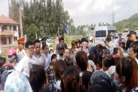 Audio 24-6-2016: Tạm giữ 3 đối tượng chặn xe đưa đón công nhân ở Nghệ An