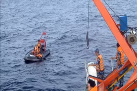 Tìm thấy 1 thi thể, động cơ và phần vỏ máy bay CASA-212 in số hiệu 8983