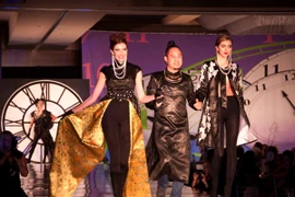 Võ Việt Chung lọt Top 10 nhà thiết kế thời trang xuất sắc của Mỹ