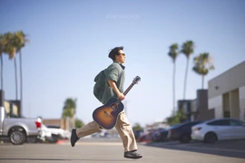 Bất ngờ với tài năng của nghệ sĩ trẻ 10x Nguyen Tran - con trai guitarist Tuấn Hùng 