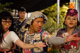 Dù được ưu ái suất chiếu, phim của Trấn Thành vẫn mất vị trí dẫn đầu doanh thu phòng vé