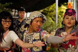 Dù được ưu ái suất chiếu, phim của Trấn Thành vẫn mất vị trí dẫn đầu doanh thu phòng vé