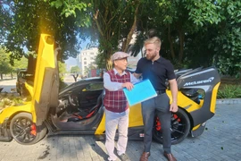 Đạo diễn Bình Trọng tiết lộ có hơn 200 diễn viên đóng phim hài Tết "Đại gia chân đất 15"