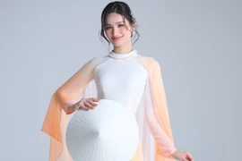 Chiếc áo dài đặc biệt của Hoa hậu Ý Nhi tại đấu trường "Miss World 2025"